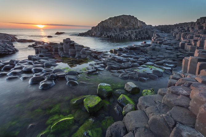 2-Day Northern Ireland Rail Tour: Belfast, Antrim Coast, and Giant's Causeway - Guides, small-group pacing, and the meal reality
