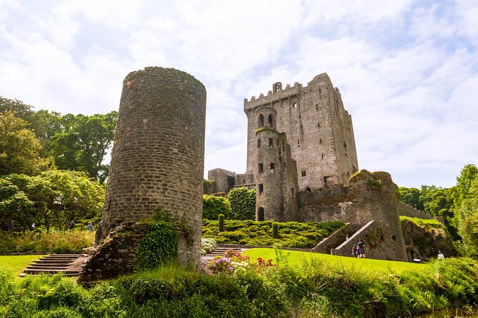 5 Day Ireland's South−East Including Admission from Dublin - Day 1: Dunamase and Cashel, then Blarney and the best kind of Kinsale evening