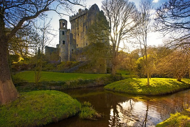 6-Day All Ireland Tour from Dublin Including Accommodation - Day 2: Giant’s Causeway, Dark Hedges, and a Walk Along Derry’s Walls