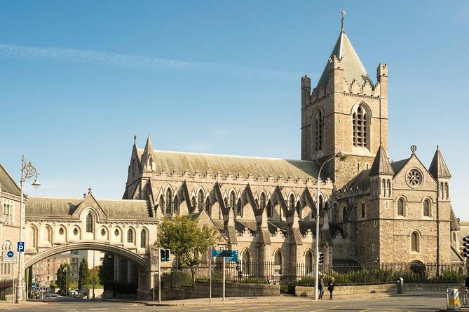 90 Minute Dublin Walking tour and Sightseeing tips - Trinity College and College Green: from St Patrick stories to student Dublin