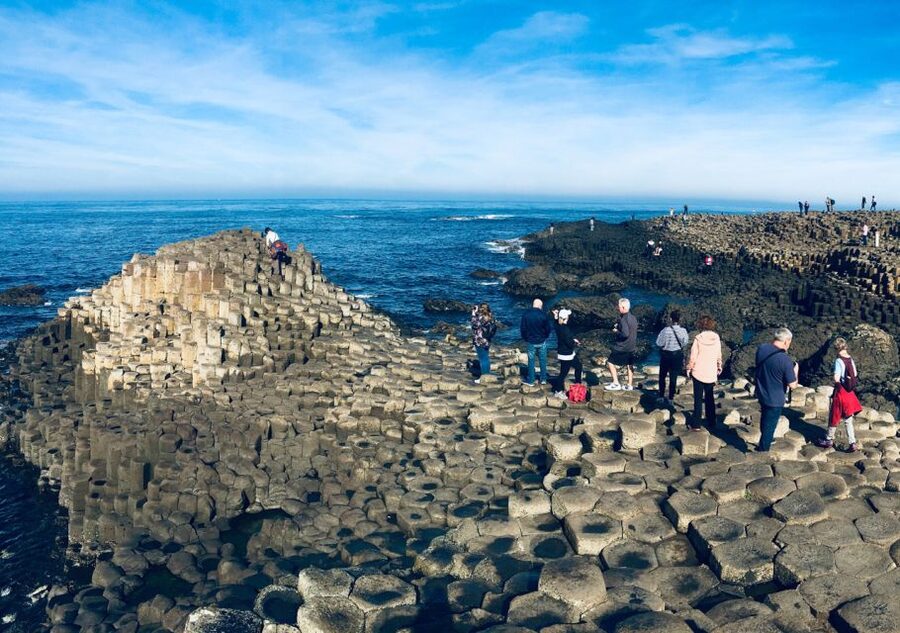 Belfast and Giant's Causeway in Italian or Spanish - A day that links Causeway geology with Belfast politics
