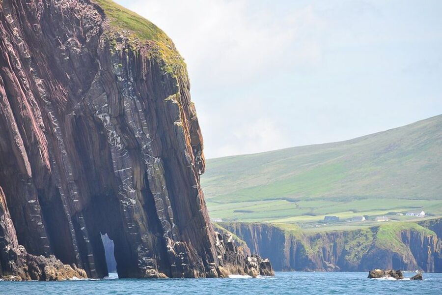 Best of Ireland 6-Day Backpackers Economy Tour - Dingle to Killarney: the peninsula day, a show evening, and horse-led tradition