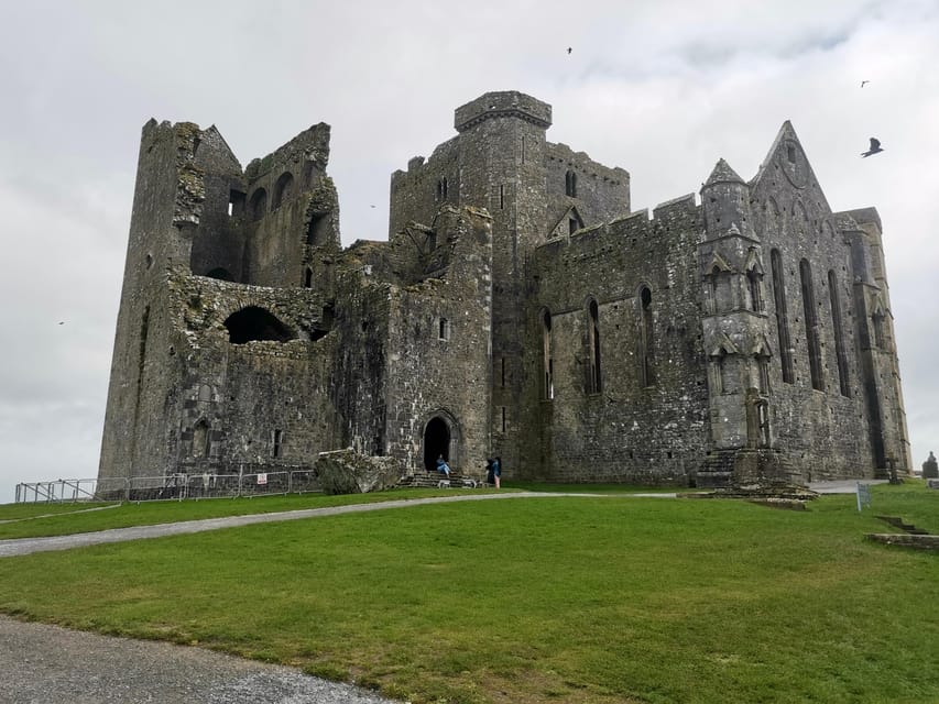 Blarney Castle: Private Guided Day Tour from Dublin - Rock of Cashel: A 5th-Century Fortress Above Tipperary