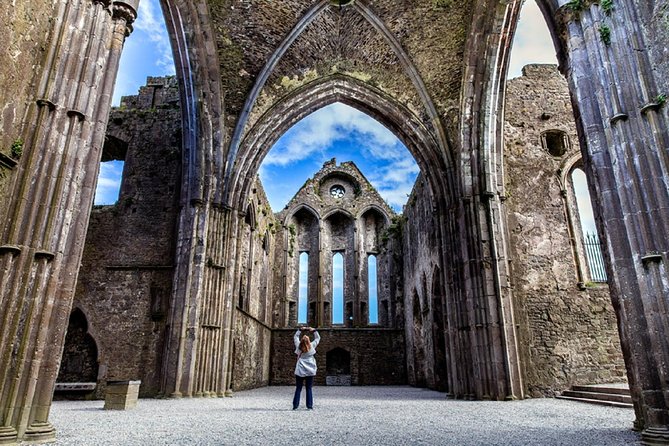 Blarney, Rock of Cashel & Cahir Castles Day Tour From Dublin - Cahir Castle on the River Suir: Big Defenses and Audiovisual History
