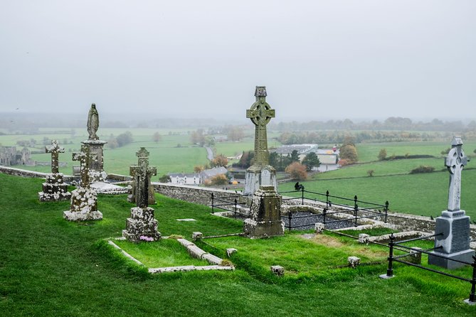 Blarney, Rock of Cashel & Cahir Castles Day Tour From Dublin - Blarney Castle and Gardens: The Stone of Eloquence Without Losing Your Legs