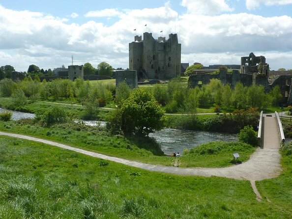 Celtic Day Trip from Dublin with Spanish-Speaking Guide - The 8:00 AM Start, the Molly Malone Meeting Point, and the Road Rhythm