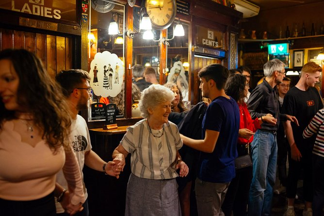 Classic Irish Pubs Private Tour of Dublin: Live Music, Beer and Nightlife - Entering The Dublin Night Scene From Temple Bar, With a Local Hand