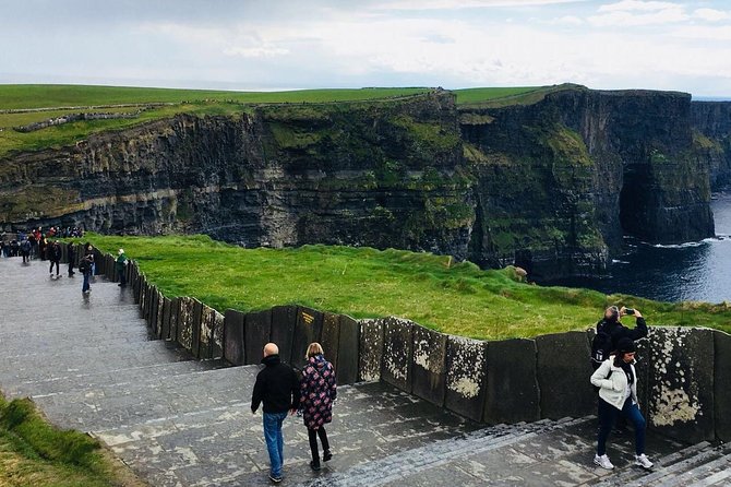 Cliffs Of Moher Tour In Spanish - Weather, the cliff walk, and your packing list