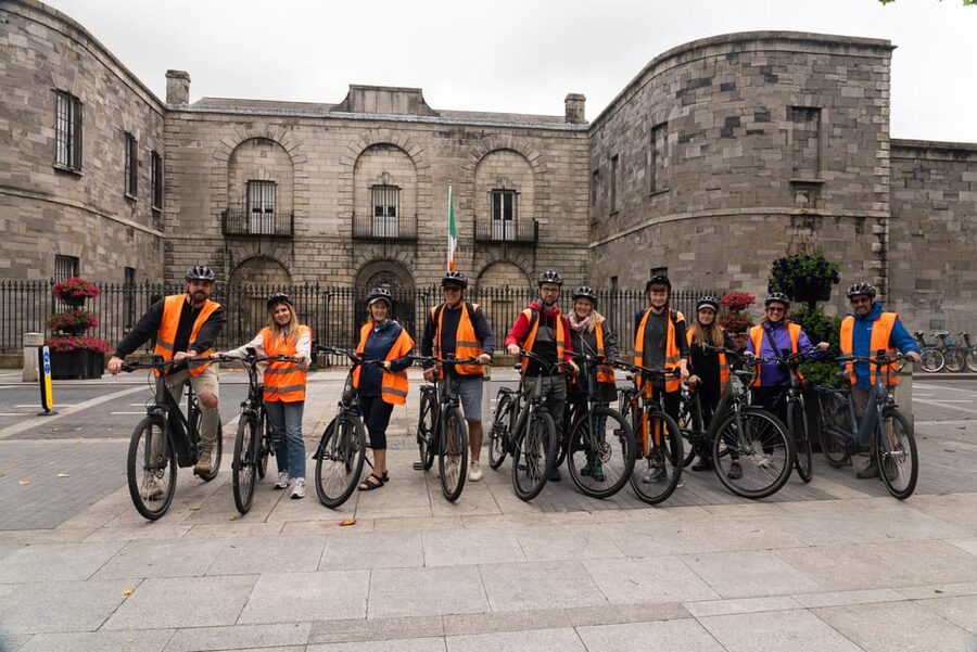 Dublin: Bike & E-Bike Tour with a Local Guide - Guinness Storehouse by bike: fast access, then you choose your own plan