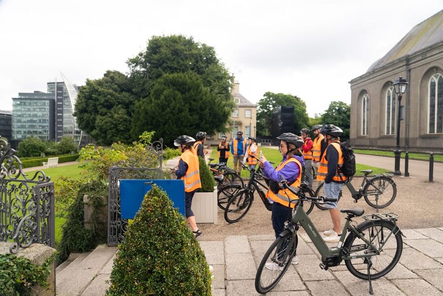 Dublin: Bike & E-Bike Tour with a Local Guide - Christ Church Cathedral: closing the loop with a second major anchor