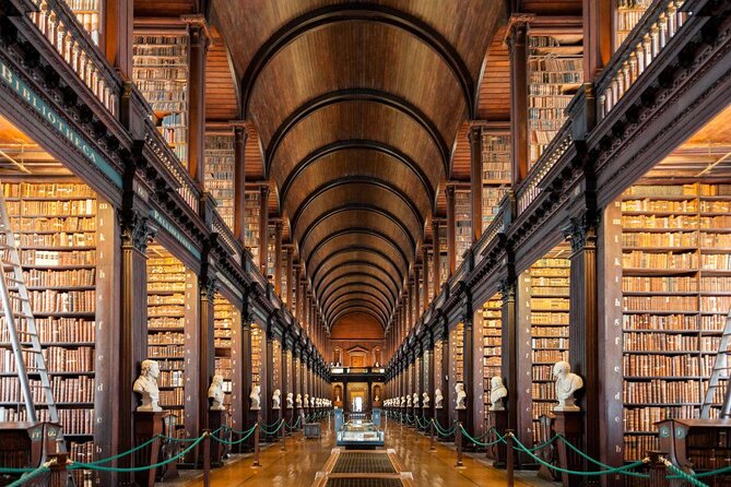 Dublin Book of Kells, Castle and Molly Malone Statue Guided Tour - Quick hits before you go