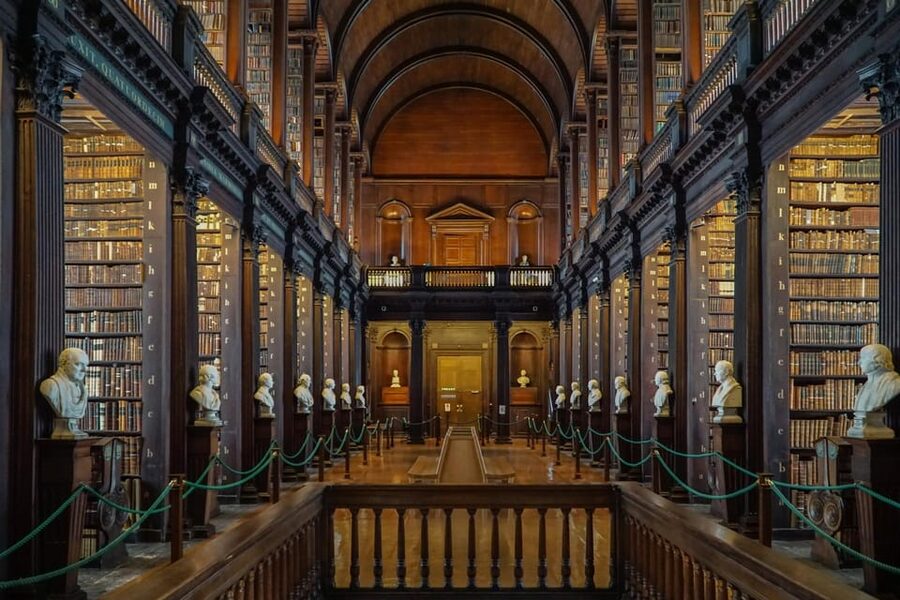 Dublin: Book of Kells, Dublin Castle and Christ Church Tour - Temple Bar to the Ha’penny Bridge: a great start location