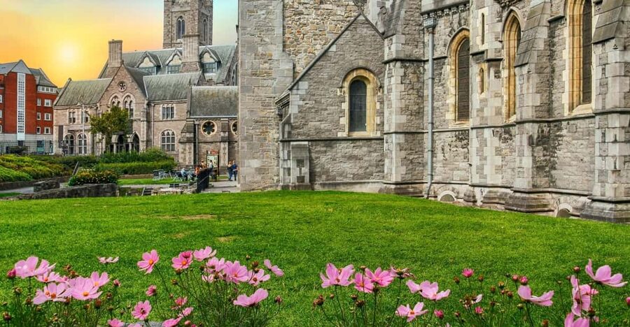 Dublin: Book of Kells, Dublin Castle and Christ Church Tour - Christ Church Cathedral and City Hall: how the city shows its power