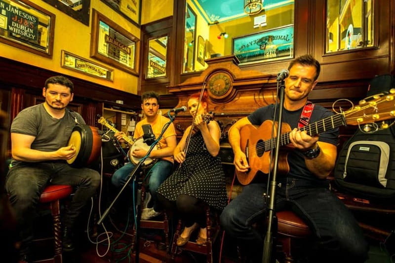 Dublin: City Pub Crawl Experience - Entering Trinity Bar on Dame Street: where the night starts