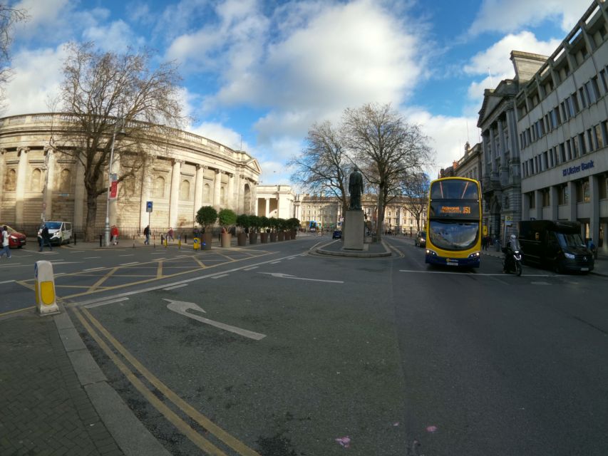 Dublin: Dublin City Highlights Private Guided Walking Tour - St Stephen’s Green Park, a city center reset