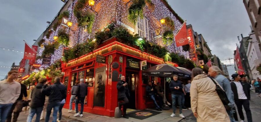 Dublin: Dublin City Highlights Private Guided Walking Tour - Claddagh Records and the Wall of Fame, where Dublin’s music story becomes real