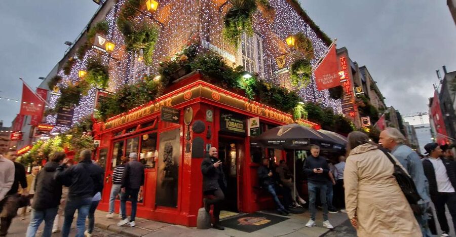 Dublin: Dublin City Highlights Private Guided Walking Tour - Meeting at Viaggiare in Irlanda, then building momentum fast
