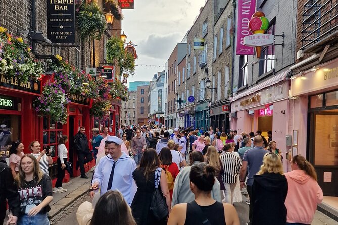 Dublin Express Private Guided Walking Tour - Temple Bar streets and Ha’penny Bridge: the Liffey and neighborhood contrast