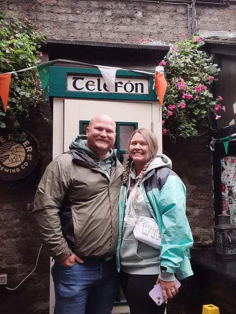 Dublin Food & Drink Walking Tour & Jameson Irish Coffee Demo - Brazen Head Pub: Ireland’s oldest pub photo stop and beer sampling