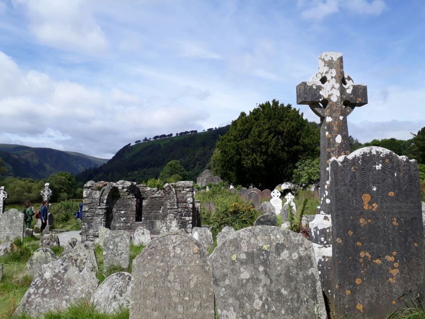 Dublin: Full-Day Wicklow Mountains Tour w/ Glendalough Visit - Languages, guidance style, and what you get from the guide