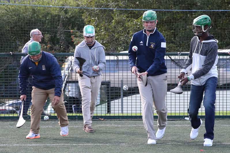 Dublin: Gaelic Games Experience - Na Fianna GAA Club in Glasnevin, the local way to learn Gaelic Games