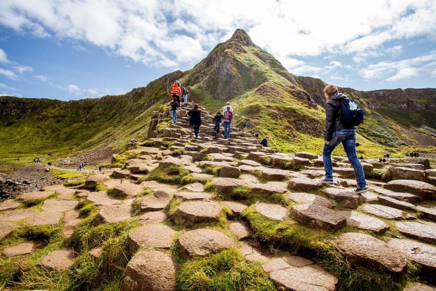 Dublin: Giant's Causeway & Belfast (Titanic or Black Taxi) - The Timing You Feel on the Bus, Plus How Rain Changes the Day