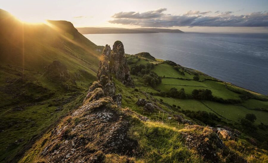 Dublin: Giant's Causeway, Dark Hedges & Titanic Guided Tour - Long-day logistics: 2-hour gaps, lunch strategy, and bus comfort