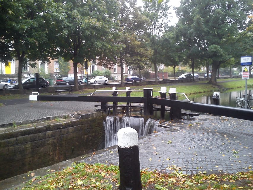 Dublin: Grand Canal Cruise with Dinner - Service on the Barge: Staff, Cleanliness, and the Overall Vibe