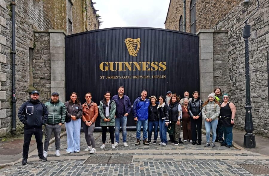 Dublin: Guinness Storehouse, Roe & Co Irish Whiskey Tour - Starting at Arthurs Pub, and why the first minutes matter