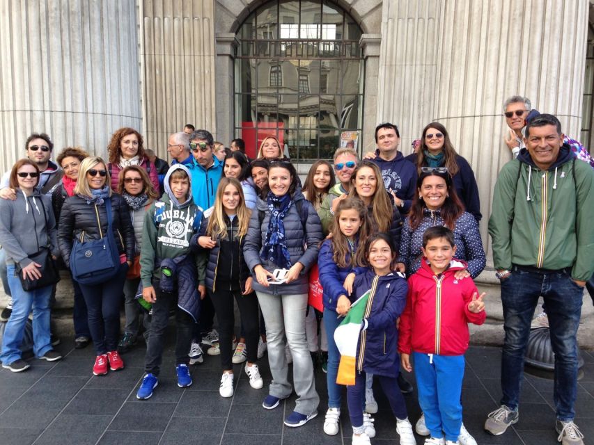 Dublin Highlights: 2.45-Hour Walking Tour in Italian - Temple Bar and the Hapenny Bridge crossing: two sides of Dublin in one loop