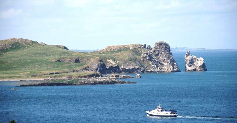 Dublin: Howth Cliffs and Ireland's Eye Boat Cruise - A 60 minute Howth Harbour cruise that fits real schedules