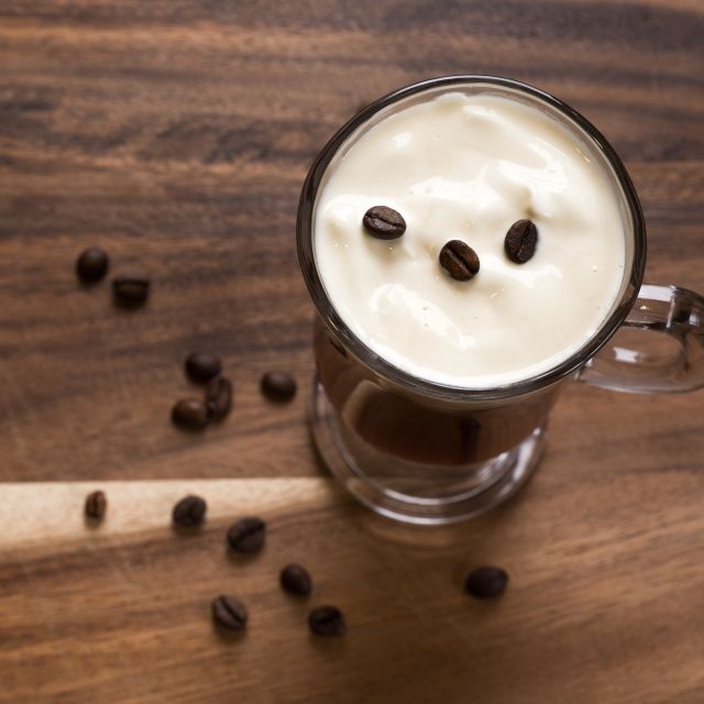 Dublin: Irish Coffee Masterclass at the Irish Whiskey Museum - Making your Irish coffee: the key is color, structure, balance