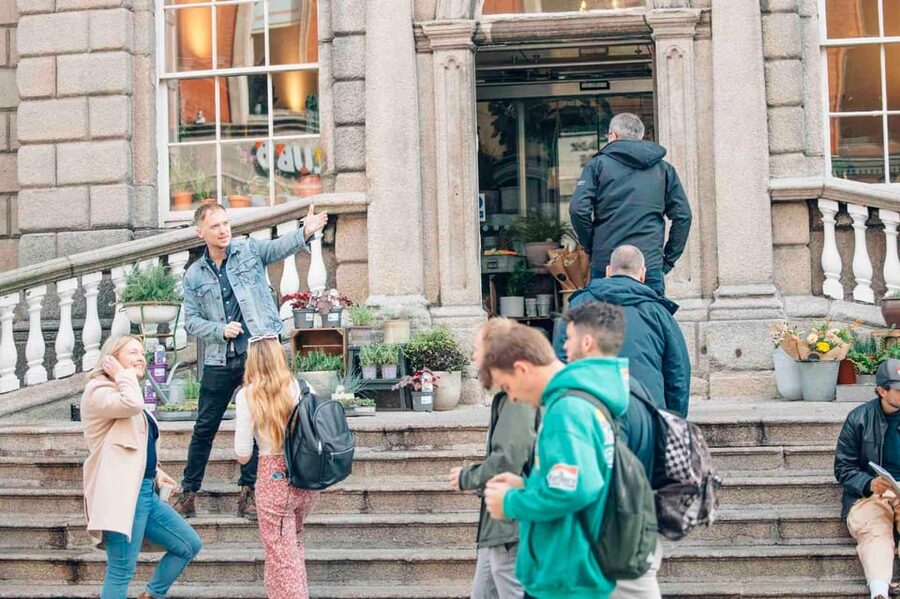 Dublin: Irish Food Trail Walking Tour with 3 Courses - Stop-by-stop flow in plain terms