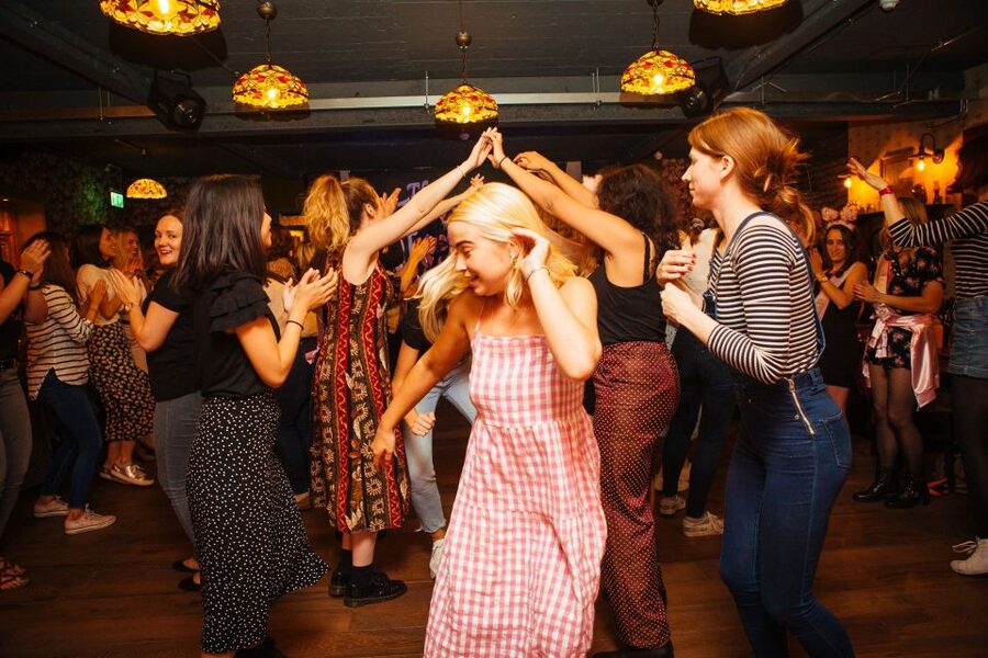 Dublin: Irish Music and Dance Show with Dance Lesson - The dance lesson: how beginners actually keep up