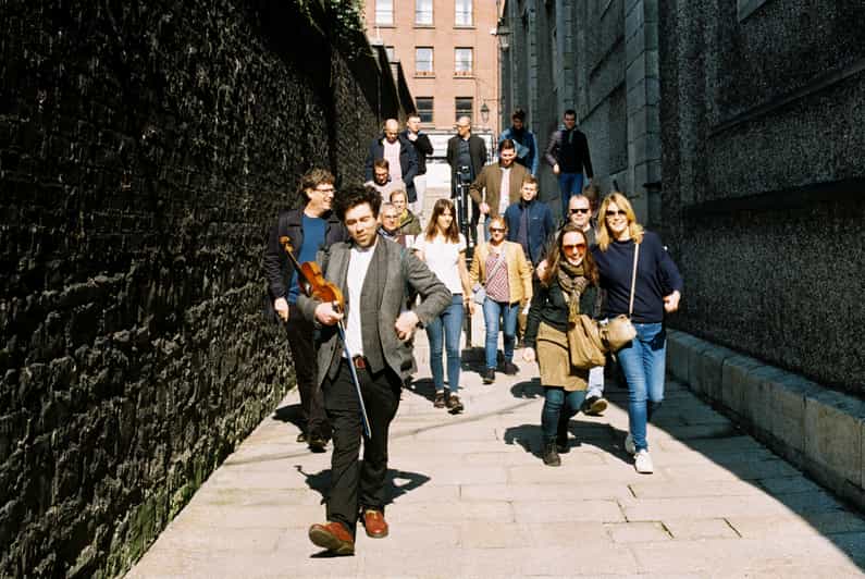 Dublin: Irish Music Walking Tour with Live Performance - What you sing along to: street songs and Irish folk ballads