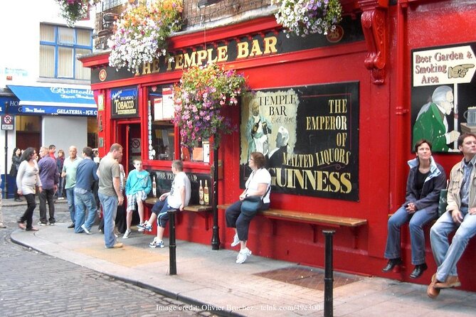 Dublin Off-The-Beaten-Path Private Literary Walking Tour - St Stephen’s Green and the Yeats statue by Henry Moore