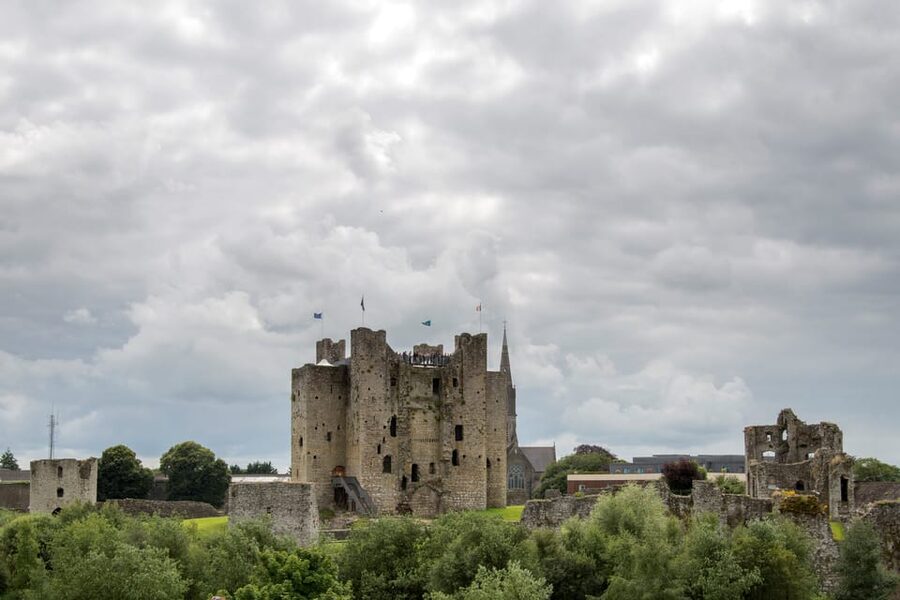 Dublin: Private Boyne Valley and Trim Castle Day Tour - Slane lunch, pub comfort, and fueling the afternoon