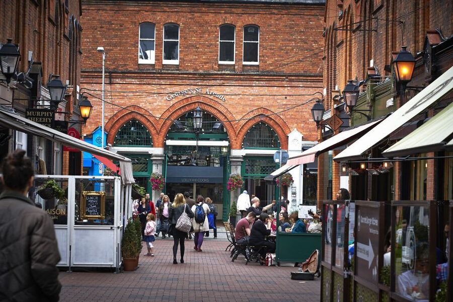 Dublin: Private City Tour in German - City center focus: getting your bearings fast with stories, not trivia dumps