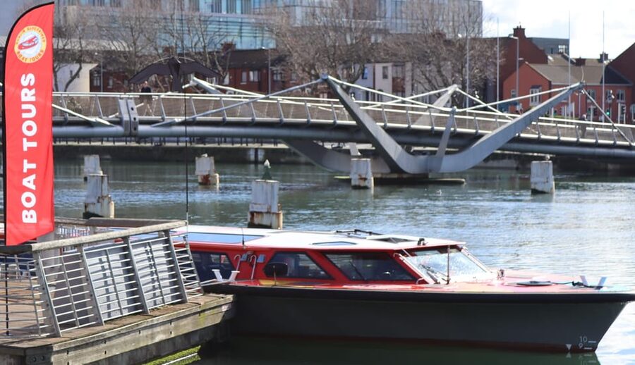 Dublin: River Liffey Sightseeing Cruise - A fast 45 minutes to orient you on Dublin