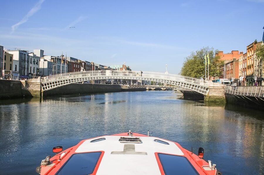 Dublin: River Liffey Sightseeing Cruise - Getting to the Pontoon by The Sean O’ Casey Footbridge