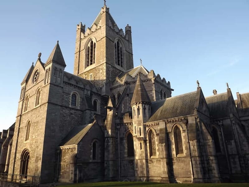 Dublin: Sightseeing Walking Tour in German - Entering Dublin on Foot, the German Tour Angle