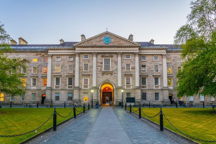Dublin: Skip-the-line Book of Kells & Old Town Private Tour - Old Town walking highlights that pair well with the Book of Kells
