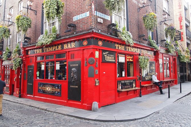 Dublin Walking Tour: Explore Top Sights & Hidden Gems - Dublin Castle: history you can walk right up to