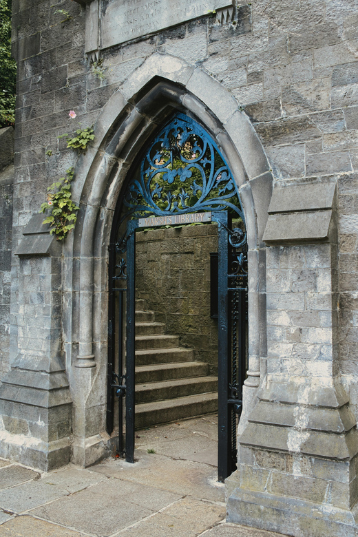 Dublin walking tour: ghosts & haunted places - Starting at Wolfe Tone and the Shelbourne Hotel area