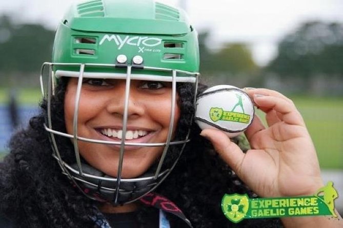 Experience Gaelic Games in Dublin - Gaelic handball: simple rules, strong workout effect