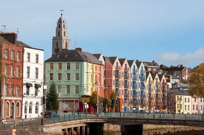 From Dublin:Cork,Cahir Castle,Rock of Cashel Tour in Spanish - Cahir Castle on its rocky island in the River Suir