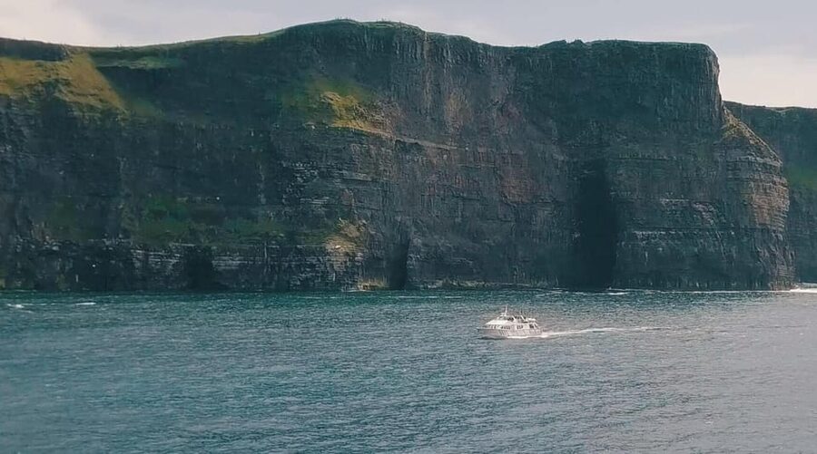 From Dublin: Galway + Cliffs of Moher Boat Cruise in Spanish - Coach Comfort From Burgh Quay to Galway