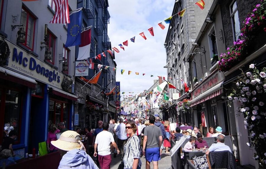 From Dublin: Galway + Cliffs of Moher Boat Cruise in Spanish - Timing, Food Breaks, and What to Pack for a Long Day