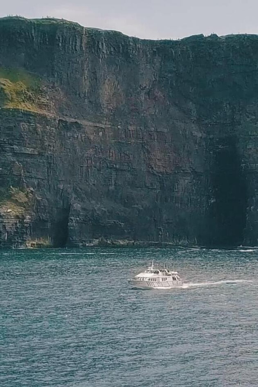 From Dublin: Galway + Cliffs of Moher Boat Cruise in Spanish - FAQ