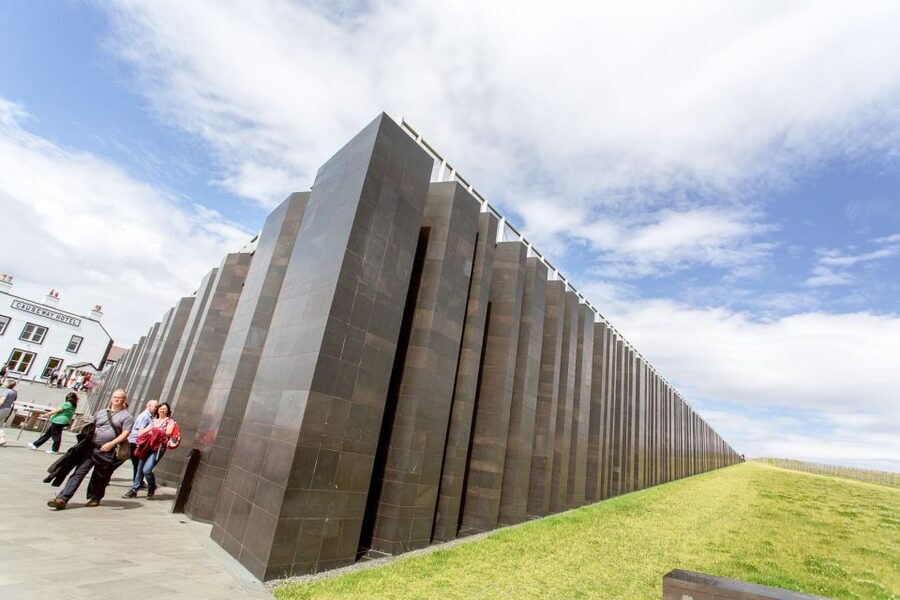 From Dublin: Giant's Causeway, Dark Hedge & Belfast Tour - Price and logistics, what you should budget for